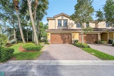 Lakes at Lago Mar Country Club Townhome/Townhouse Sale Pending in Plantation Florida
