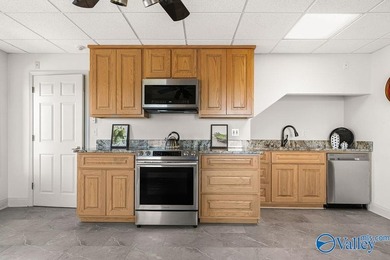 Luxury Weiss Lake waterfront estate offering 5,618 heated sq ft - photo 36