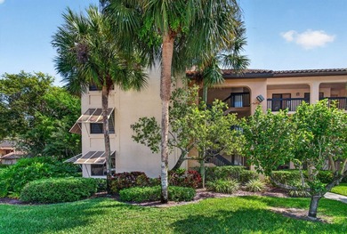 Charming 2nd floor END unit filled w/ natural sunlight from an - photo 2