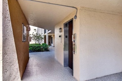 Charming 2nd floor END unit filled w/ natural sunlight from an - photo 6