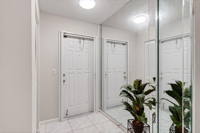 Charming 2nd floor END unit filled w/ natural sunlight from an - photo 7