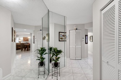 Charming 2nd floor END unit filled w/ natural sunlight from an - photo 8