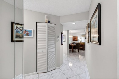 Charming 2nd floor END unit filled w/ natural sunlight from an - photo 9
