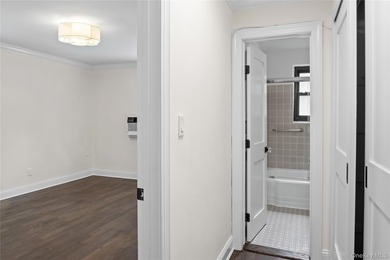 Step into this beautifully renovated 1-bedroom home and enjoy - photo 13