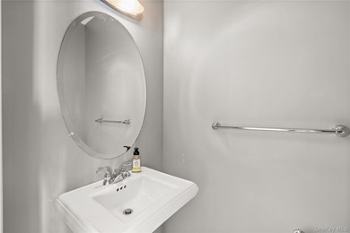 Beautifully updated three-bedroom, two-and-a-half-bathroom condo - photo 10