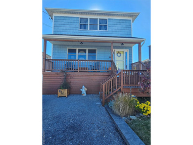 (private lake, pond, coastal) Home Sale Pending in Babylon New York