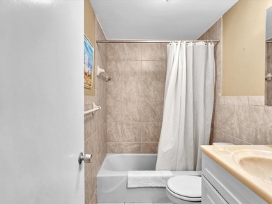 Beautiful coop with modern updates: Diagonal ceramic tile - photo 20