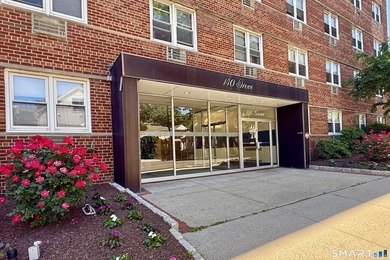 Downtown Living, Simplified & Smart: Turnkey Corner Condo at 140 - photo 21