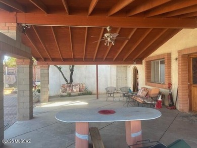 Rare find, Main house 3/2 built 1964 with a guest house 1/1