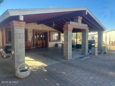 Rare find, Main house 3/2 built 1964 with a guest house 1/1