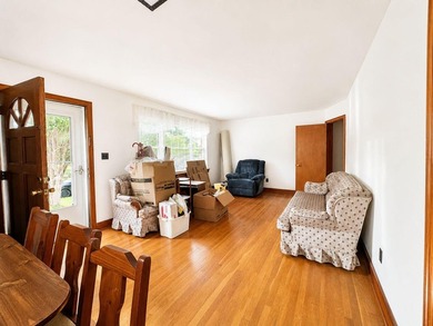 Welcome to 425 Goodwin Ave! A solid brick ranch that's the - photo 4