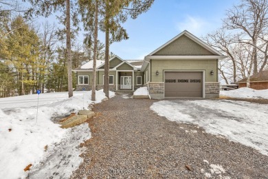 Lake Home For Sale in Constance Bay - Dunrobin - Kilmaurs - Woodlawn,