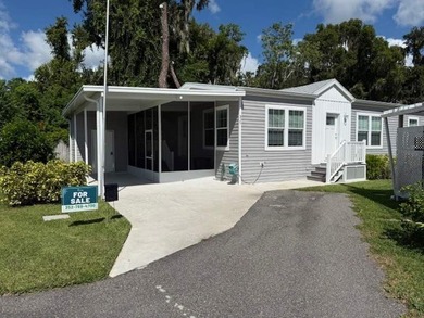 Lake Eustis Home For Sale in Tavares Florida