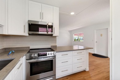 JUST RENOVATED & MOVE-IN READY VILLA, BREATHTAKING GOLF COURSE - photo 9
