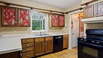 This is your chance to own a meticulously well cared for home on - photo 16
