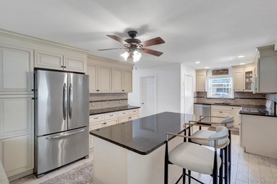 Welcome to this beautifully maintained 3-bedroom, 2-bath - photo 6