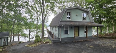 Welcoming covered front porch w/ composite decking & lake views - photo 8