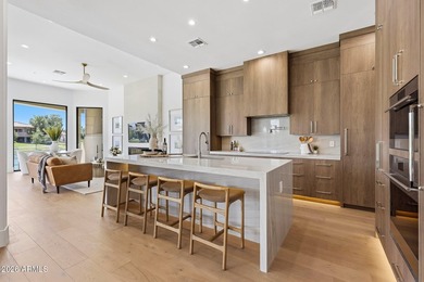 EXQUISITE Lakefront home in the exclusive gated community of Las - photo 11