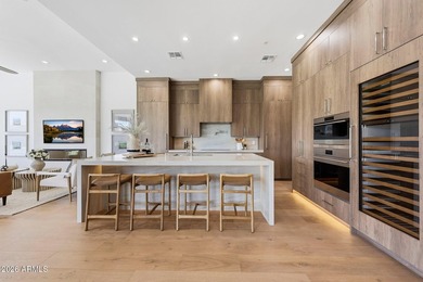 EXQUISITE Lakefront home in the exclusive gated community of Las - photo 12