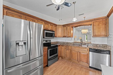 Bright, immaculate, 2- bedroom, 2-bath villa is the perfect - photo 12