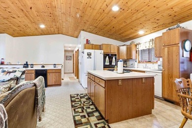 Lakefront Living on Castle Rock Lake - Rustic Charm! Experience - photo 15