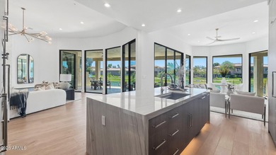 EXQUISITE Lakefront home in the exclusive gated community of Las - photo 16