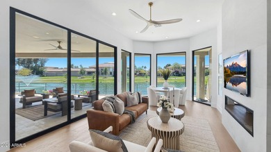 EXQUISITE Lakefront home in the exclusive gated community of Las - photo 17