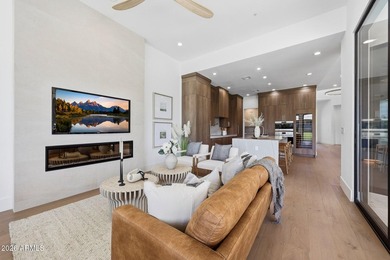 EXQUISITE Lakefront home in the exclusive gated community of Las - photo 20