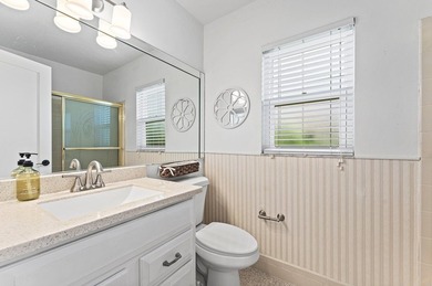Bright, immaculate, 2- bedroom, 2-bath villa is the perfect - photo 20