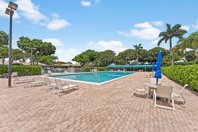 Bright, immaculate, 2- bedroom, 2-bath villa is the perfect - photo 24