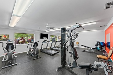 Bright, immaculate, 2- bedroom, 2-bath villa is the perfect - photo 25