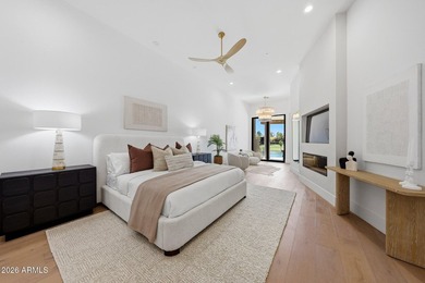 EXQUISITE Lakefront home in the exclusive gated community of Las - photo 26