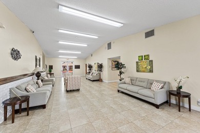 Bright, immaculate, 2- bedroom, 2-bath villa is the perfect - photo 28