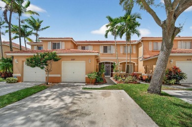 (private lake, pond, creek) Townhome/Townhouse For Sale in West Palm Beach Florida