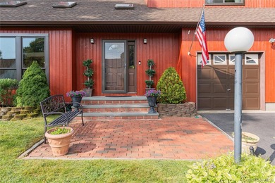 Beautiful 3 bedroom 2.5 bath home in East Moriches. 2200 sq feet - photo 2