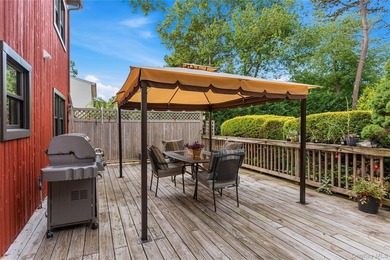 Beautiful 3 bedroom 2.5 bath home in East Moriches. 2200 sq feet - photo 4