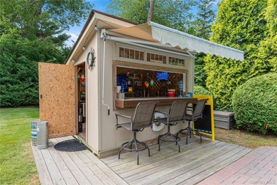 Beautiful 3 bedroom 2.5 bath home in East Moriches. 2200 sq feet - photo 7