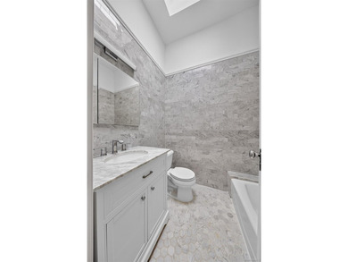 Perfectly situated in the heart of desirable Forest Hills, this - photo 12