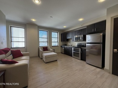 Fort Loudoun Lake Condo Sale Pending in Knoxville Tennessee