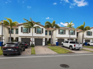 Lake Townhome/Townhouse For Sale in Palm Beach Gardens, Florida