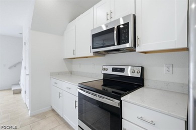 Well Maintained 3 Bedroom 2 1/2 Bath Townhome located in the - photo 3