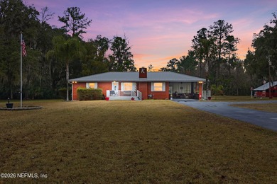 St. Johns River Home For Sale in San Mateo Florida