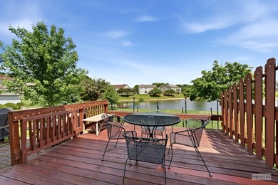 This beautifully maintained townhouse offers a wonderful blend - photo 4