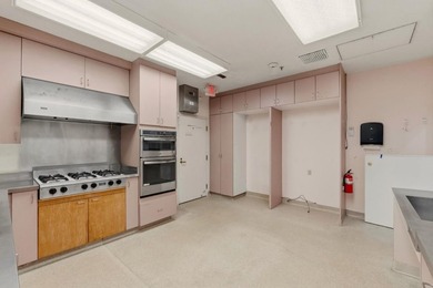 Unique two-building property offering flexibility for a variety - photo 38
