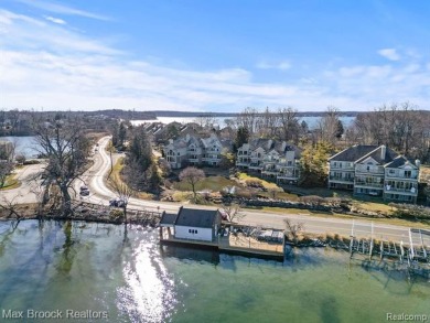 Lake Condo For Sale in West Bloomfield, Michigan