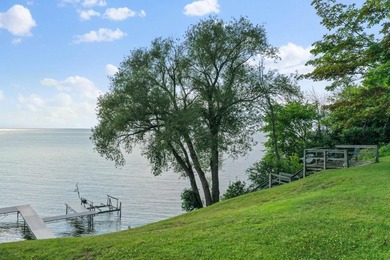 Year-round Lake Winnebago cottage with 70' of frontage on a 0 - photo 2