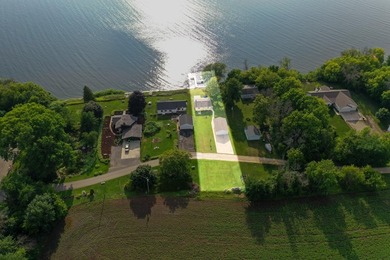 Year-round Lake Winnebago cottage with 70' of frontage on a 0 - photo 3