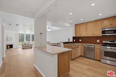 Live on the 8th Hole Fully Remodeled Luxury Condo Golf Course - photo 3