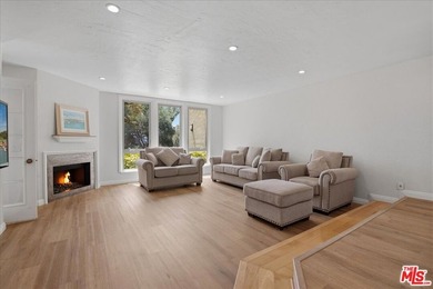 Live on the 8th Hole Fully Remodeled Luxury Condo Golf Course - photo 4