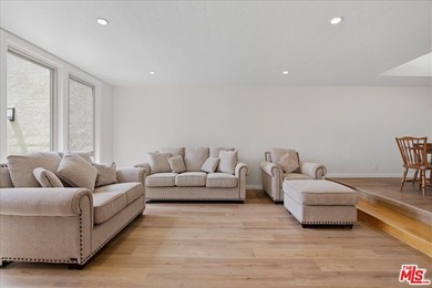 Live on the 8th Hole Fully Remodeled Luxury Condo Golf Course - photo 8
